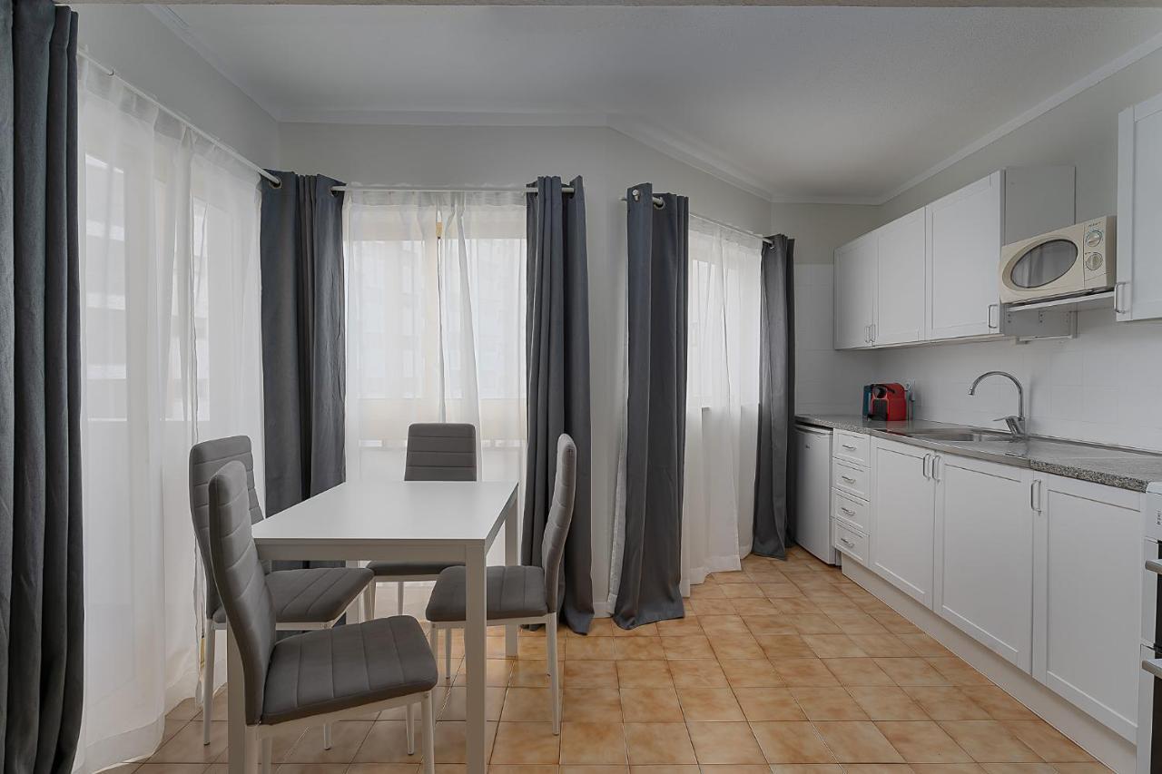 Sunny Flat W/ Balcony & Pool By Lovelystay Portimão Esterno foto