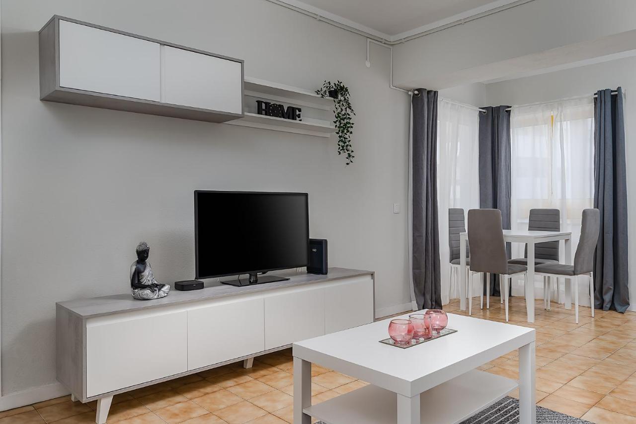 Sunny Flat W/ Balcony & Pool By Lovelystay Portimão Esterno foto