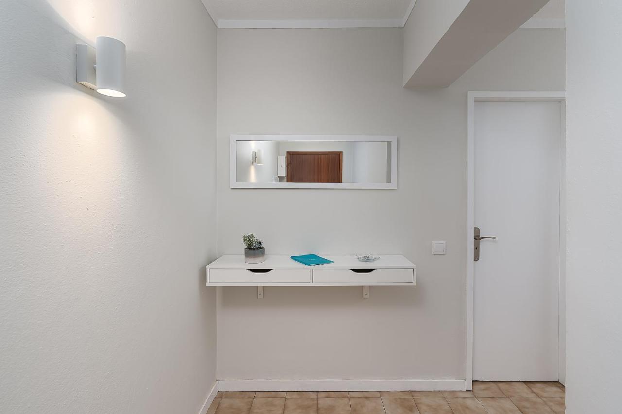 Sunny Flat W/ Balcony & Pool By Lovelystay Portimão Esterno foto