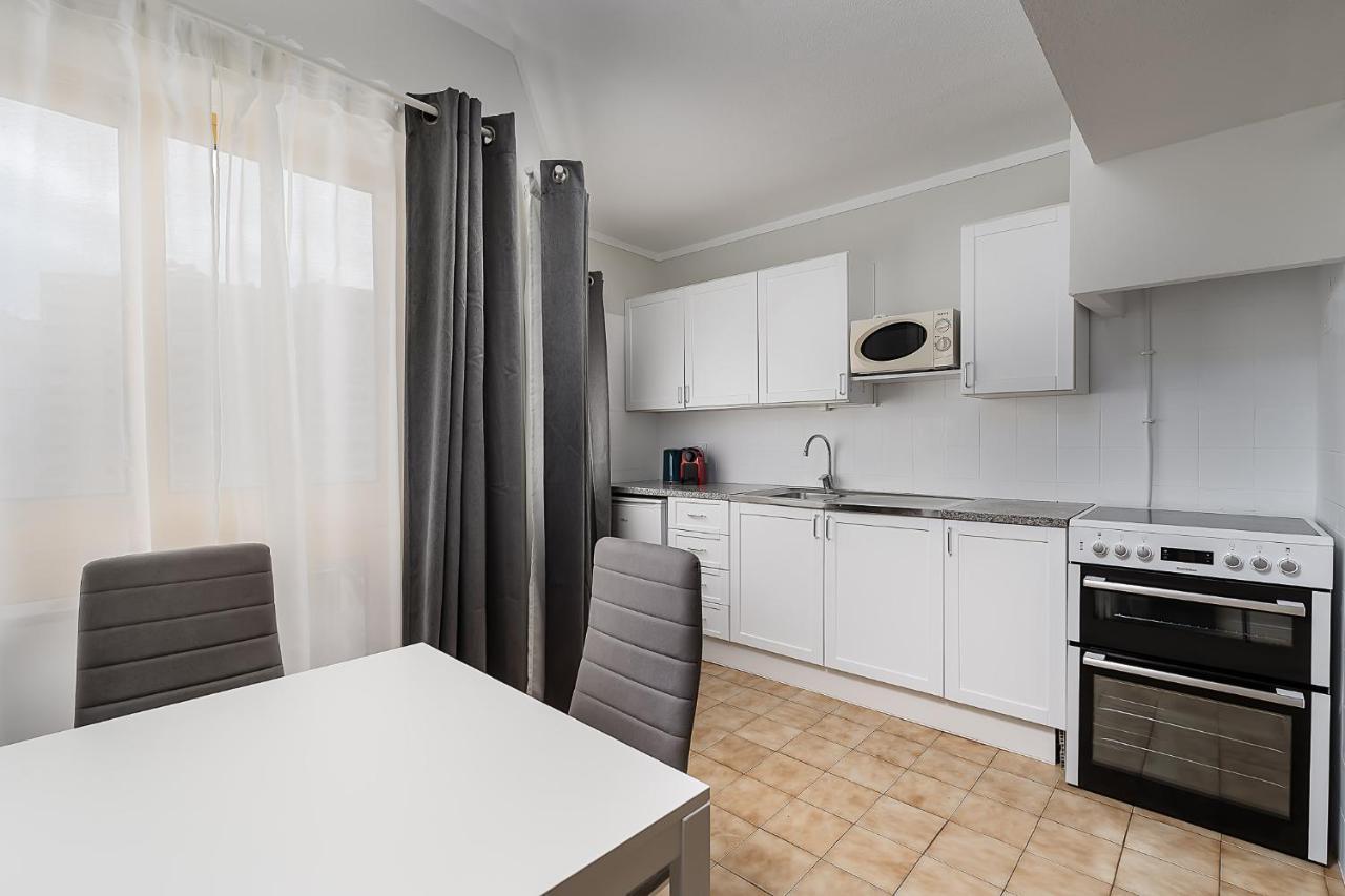 Sunny Flat W/ Balcony & Pool By Lovelystay Portimão Esterno foto